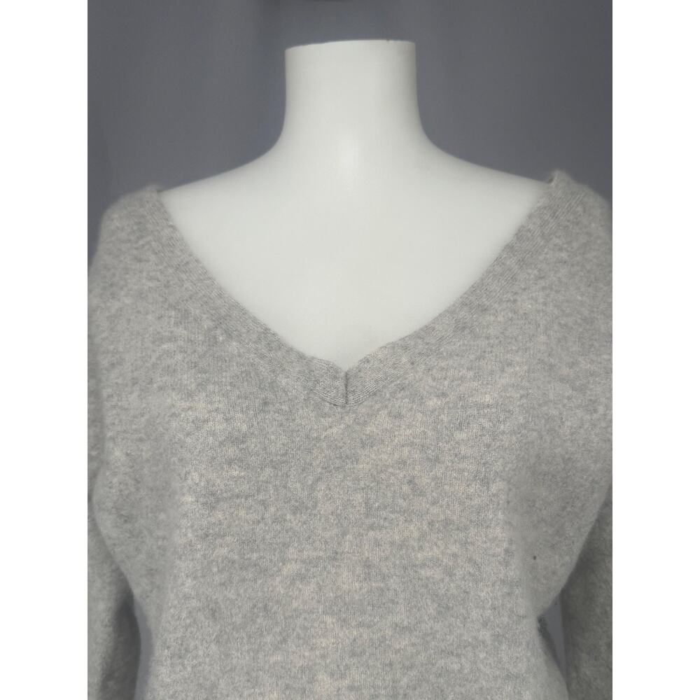 27 Miles Sweater Womens Medium Gray V Neck Fuzzy Knit Pullover Cozy Casual - Picture 9 of 12